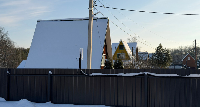 Сосед сдвинул забор на метр, "подарив" мне кусок территории: но весной я понял его хитрость - теперь не знаю, что делать с этой проблемой 