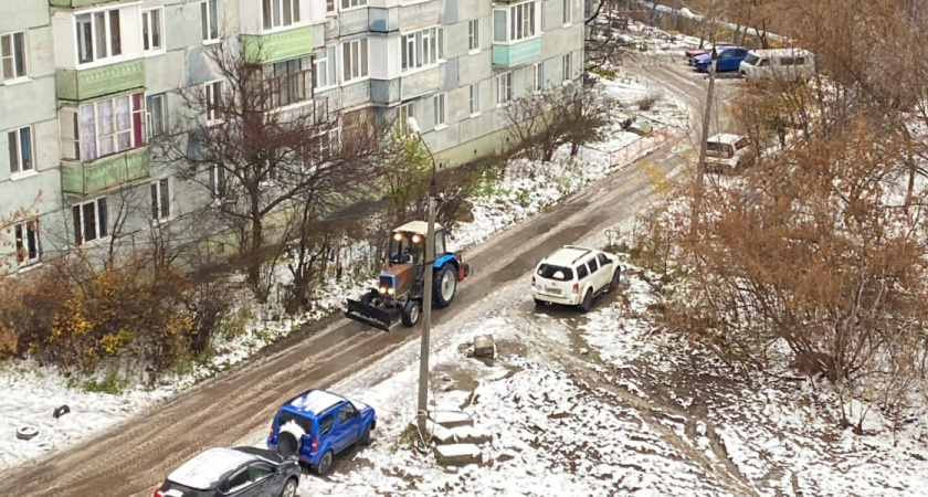 Уборкой дорог регионального значения от снега занимались 180 единиц спецтехники