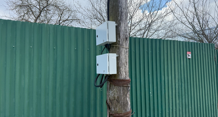 Ставил забор с тремя соседями по границам участка: сам не ожидал, что так выйдет - просто нашел правильную формулу переговоров