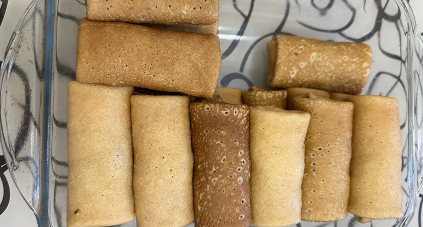 Один  шеф-повар научил меня готовить две очень вкусные начинки для блинов: и всего из одной основы - муж оценивал первым 