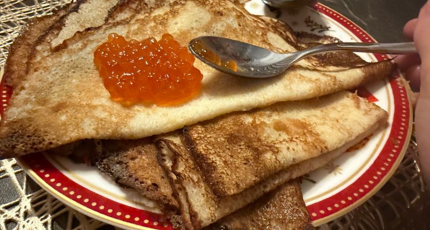 На Масленицу всегда блины только по этому рецепту: идеальный состав, получаются даже у новичков — сохраните