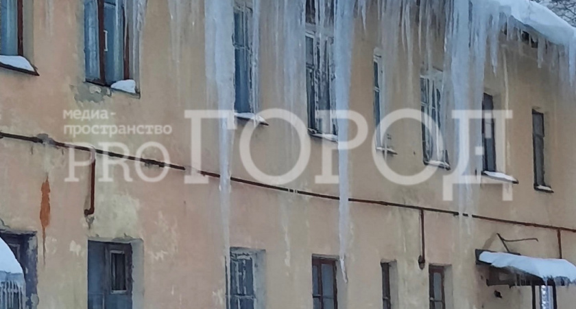 Хуже, чем в «американских трущобах»: жители аварийного дома на ул. 9 Января устали ждать переселения