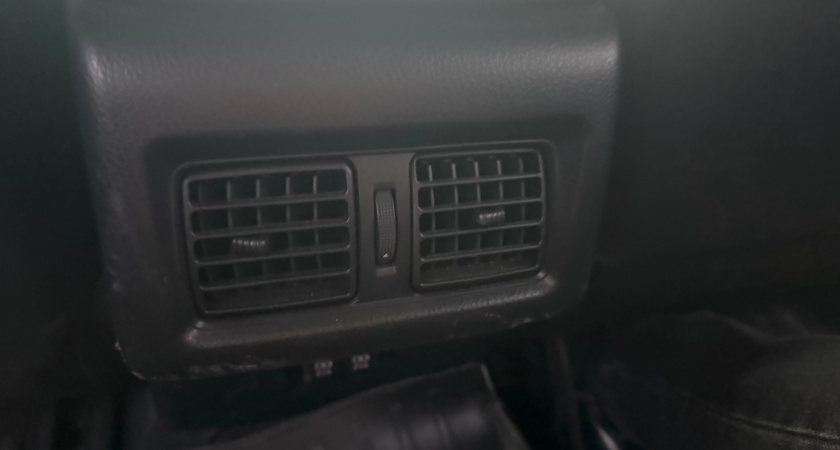 Постоянно мучился с пылью на печке в авто: пока жена не показала свой лайфхак - про такую чистку не догадается ни один мужчина