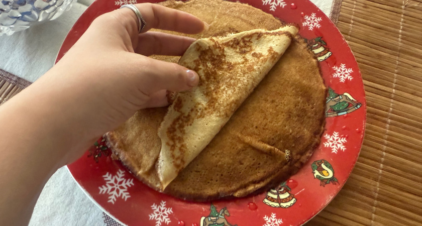 Как приготовить кружевные и тонкие блины: 3 добавки, которые делают их мягкими, румяными и вкусными