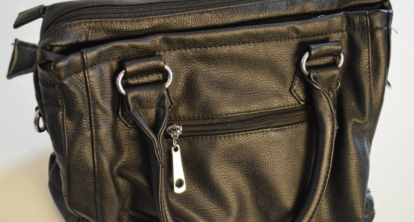 Сумка, рядом с которой остальные выглядят как дешевка: 2026 сделал её обязательной для стильной женщины