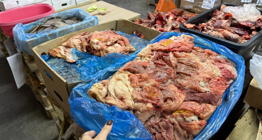 Тётя покупала в "Светофоре" свинину и клубнику и делала тушенку, варенье на продажу. На эти деньги уже дом в деревне купила