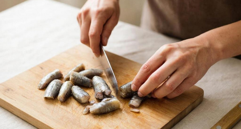 Открываю шпроты и готовлю этот простейший салат - 10 минут и ставлю на стол 