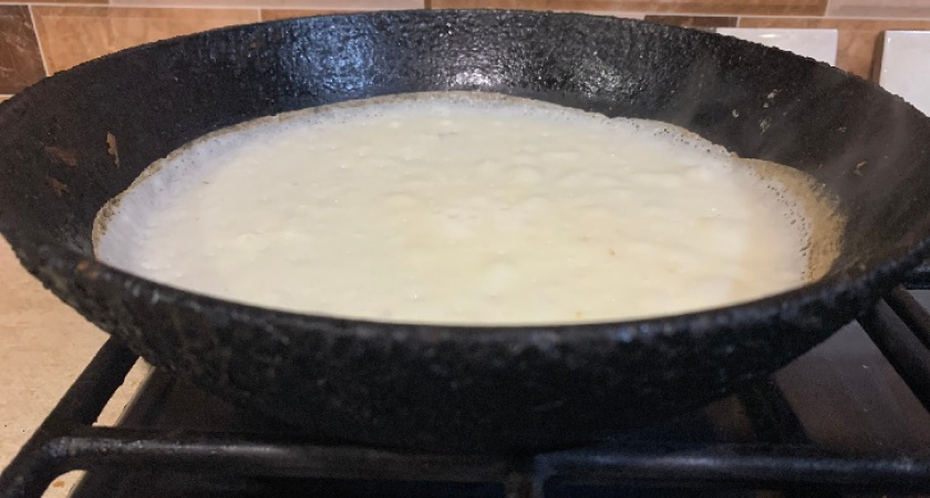 Пирожки теперь в прошлом: взяла стакан кефира и напекла гору сырно-ветчинных лепешек - потратила 15 минут 