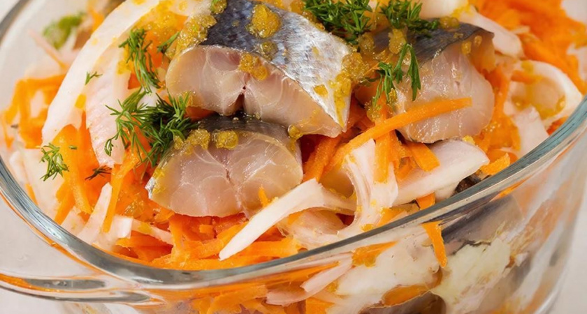 Скучные салаты больше не готовлю: делюсь рецептом моей "Короночки" - нужно только сельдь, морковь и 10 минут, чтобы порадовать гостей