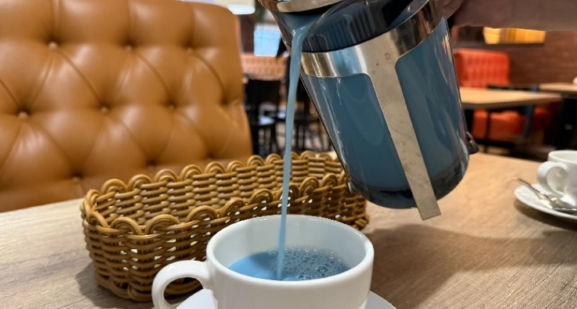 Беру апельсин с кожурой и кефир - эти слойки иду к кофе и чаю - точно шик 