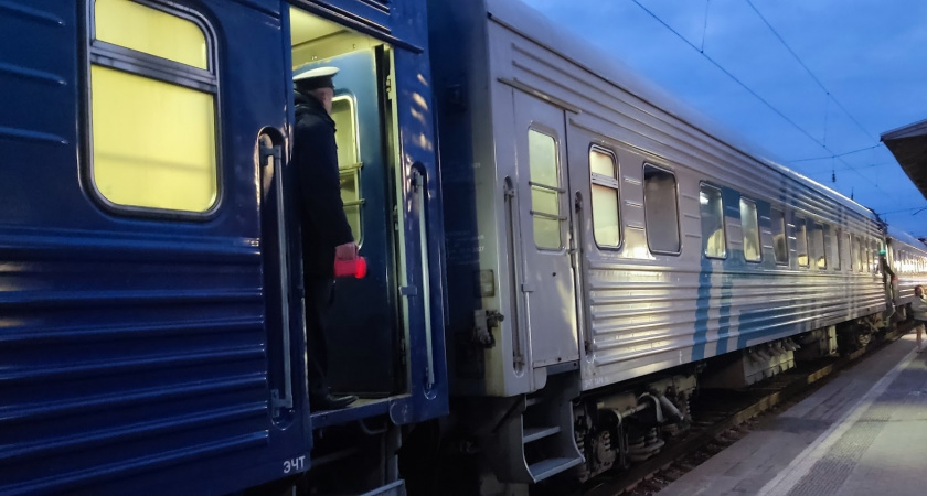 Ушла к детям в соседнее купе, а когда вернулась — бабушка в поезде решила, что мое место теперь общее