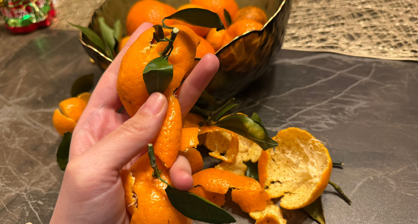 Аромат зимы из мандариновых корок и масла. Простой рецепт домашнего освежителя 