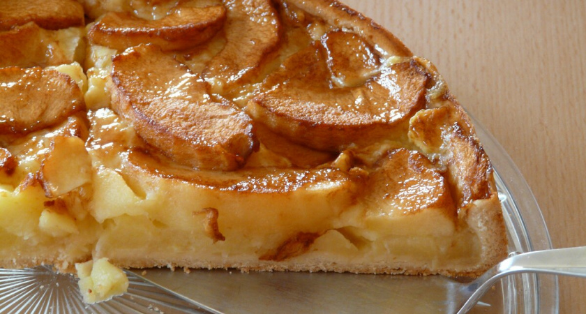 Пеку третий раз за неделю по этому бесподобному рецепту: Шарлотка "12 ложек" – без весов и взбивания, проще не бывает