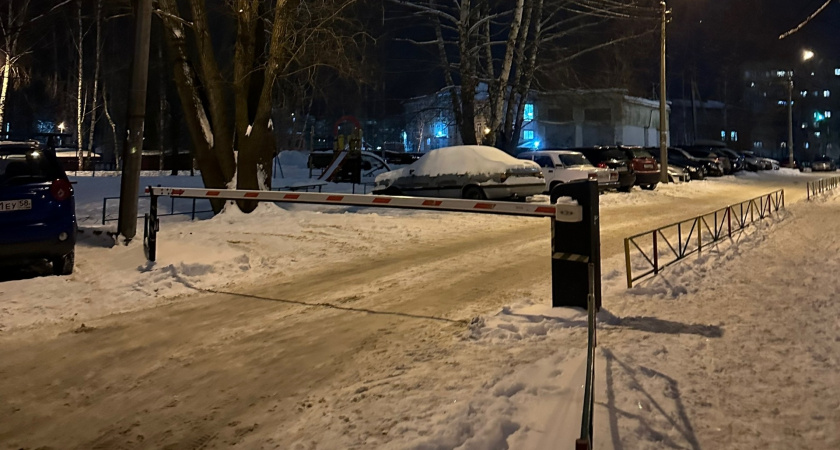 В Пензе росгвардейцы задержали двух молодых людей, сломавших шлагбаум