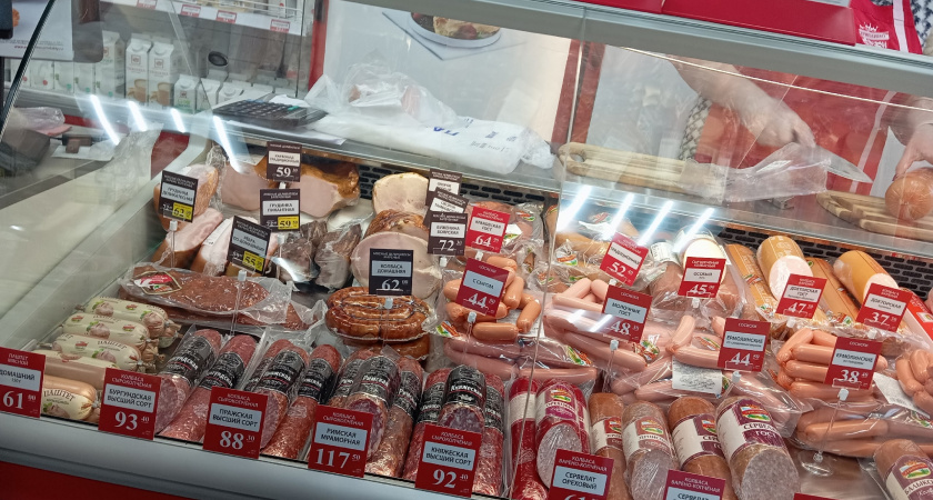В «Ермолино» стояла в очереди и случайно узнала про колбасу с нормальным составом — делюсь, что ещё стоит купить из ассортимента