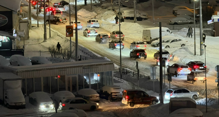 Очевидцы сообщили сразу о нескольких тройных ДТП