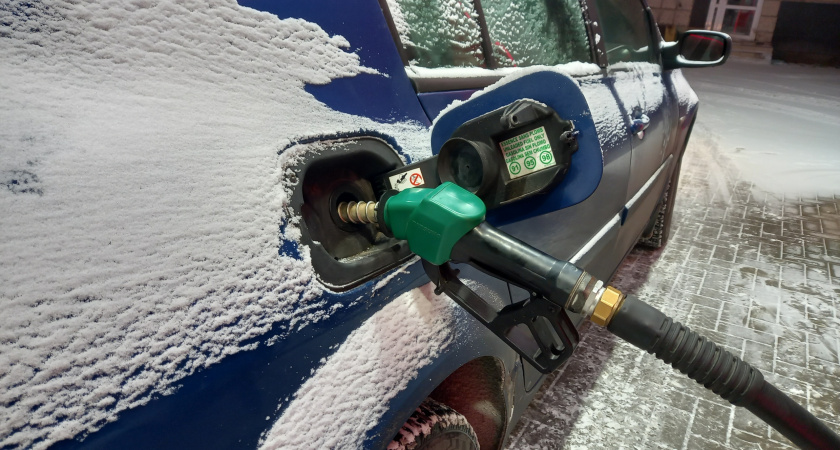 Можно ли лить 92-й бензин вместо 95-го: авто-инженер на пальцах объясняет - в каких случаях это смертельно для мотора