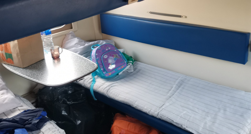 «Я здесь уже три дня еду». Вошел в купе, а место занято пенсионеркой - вот, как грамотно поступить в такой щекотливой ситуации