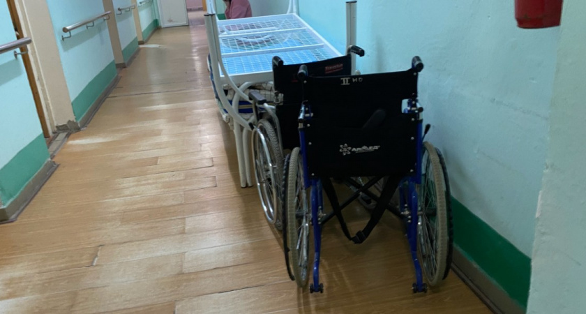 В Пензе спасатели обеспечили доступ врачам к мужчине-инвалиду, упавшему у себя дома