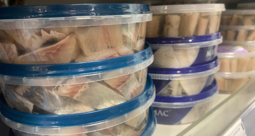 Одни бактерии, да плесень: какая марка селедки попала в Черный список Росконтроля 