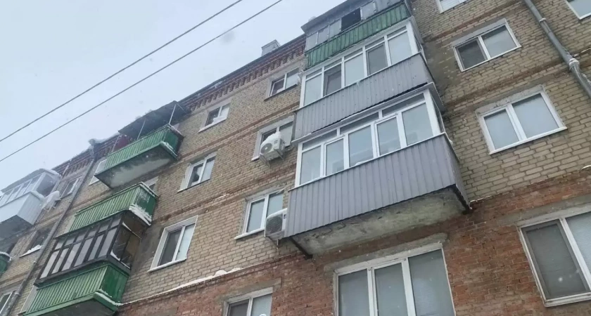 Погибшей из-за падения глыбы льда на улице Ленинградской оказалась почтальонша