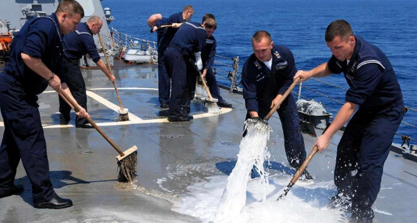Раскрыта "скользкая" правда о скользких палубах: зачем ее нужно натирать до блеска 