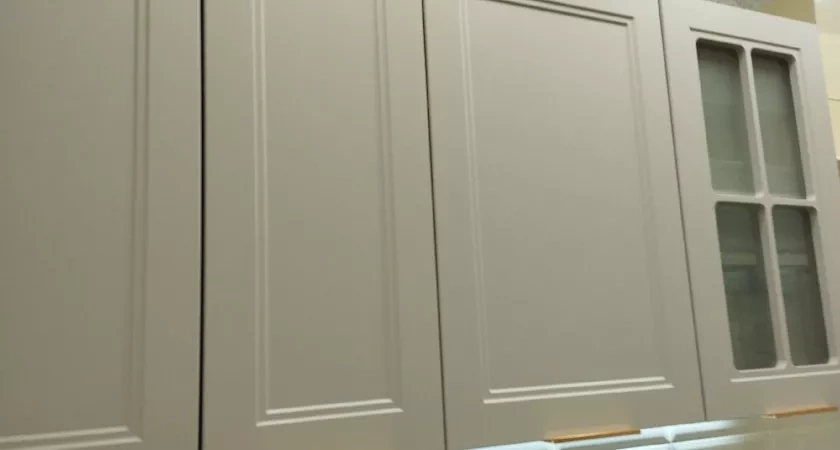 1 капля на губку – и через 5 минут кухонные шкафчики как новые: от жирного налета и "ляпов" не осталось и следа  