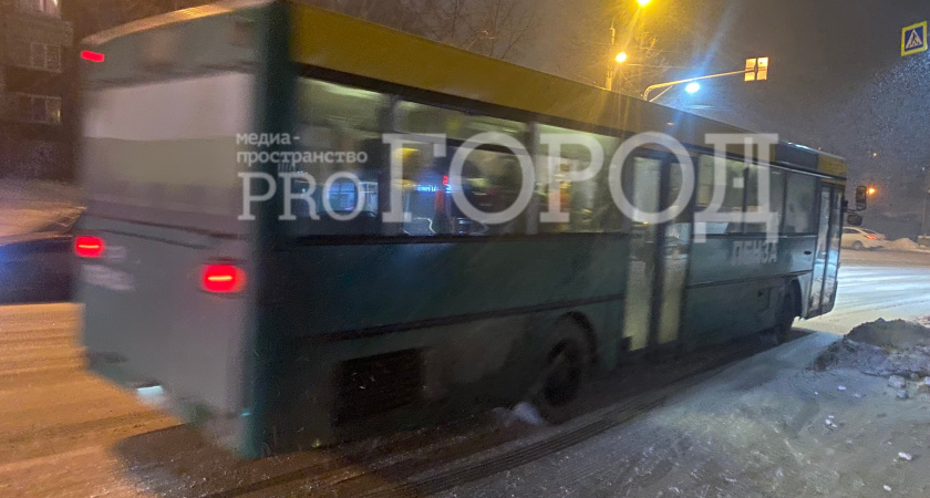  «Произошло замыкание электропроводки»: почему сгорел автобус на проспекте Строителей 