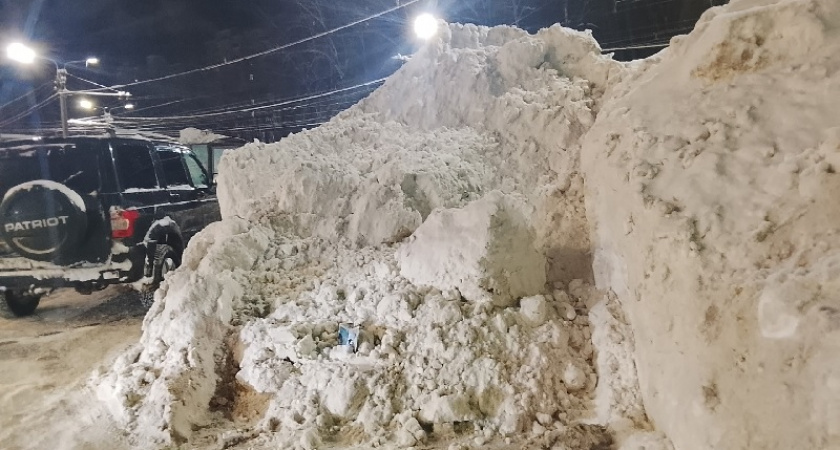 Подглядела у мужа, как очистить дорожку от снега без усилий: наш двор всегда чистый и ухоженный 