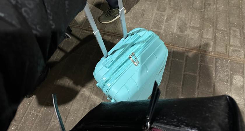 Чемоданы брать в отпуск больше не модно: ушлые туристы все обдумали - как взять больше вещей, но не платить за багаж