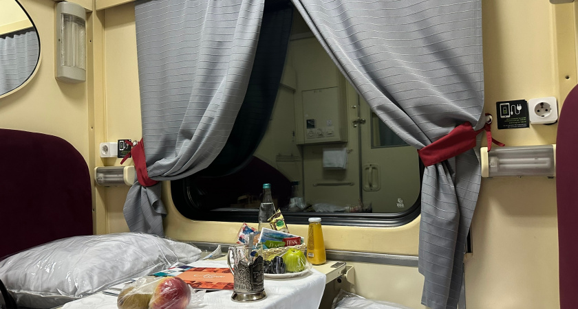 Езжу, как царь: что можно бесплатно попросить у проводника и в купе, и в плацкарте - мало кто знает 