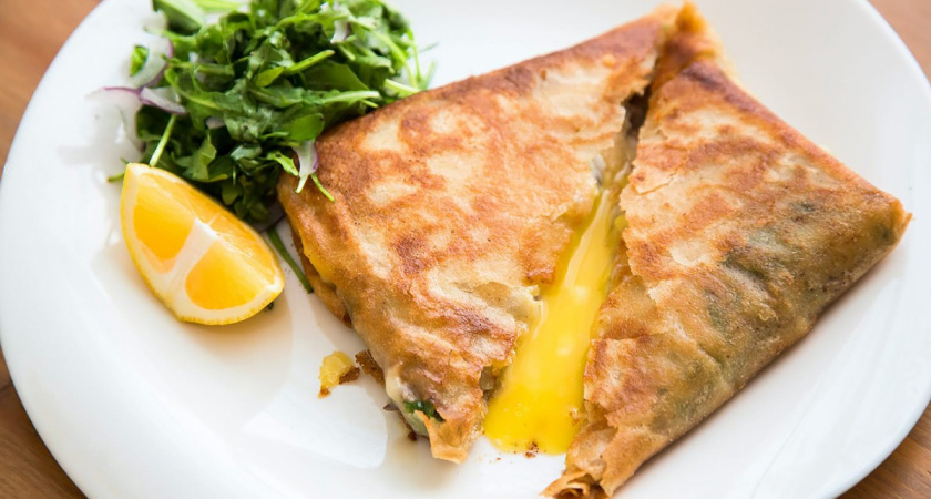 Блины на Масленицу пеку только счастливым половником и на «заговорённой» сковороде: вот какие еще знаю приметы для щедрой весны