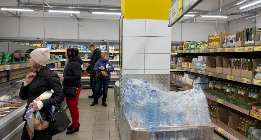 На полке в Чижике привлекла красная железная баночка: теперь без нее не представляю свой борщ 