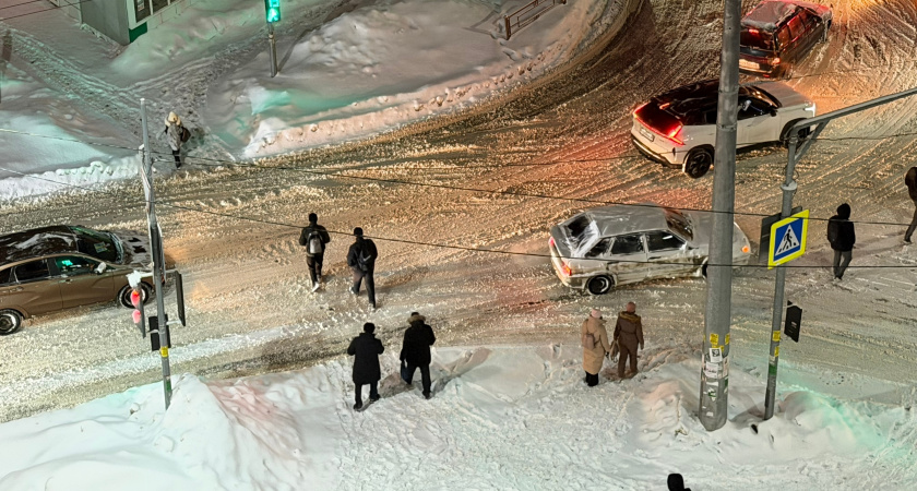 Выезжаю со двора, а навстречу машина: простое правило, которого нет в ПДД - кто должен уступать проезд 