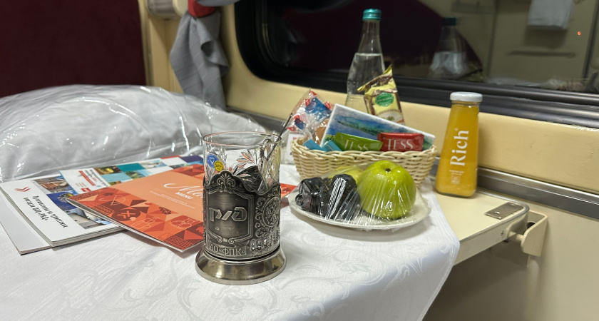 Вашу нижнюю полку в поезде превратили в столовую: кто виноват и как быстро решить этот вопрос