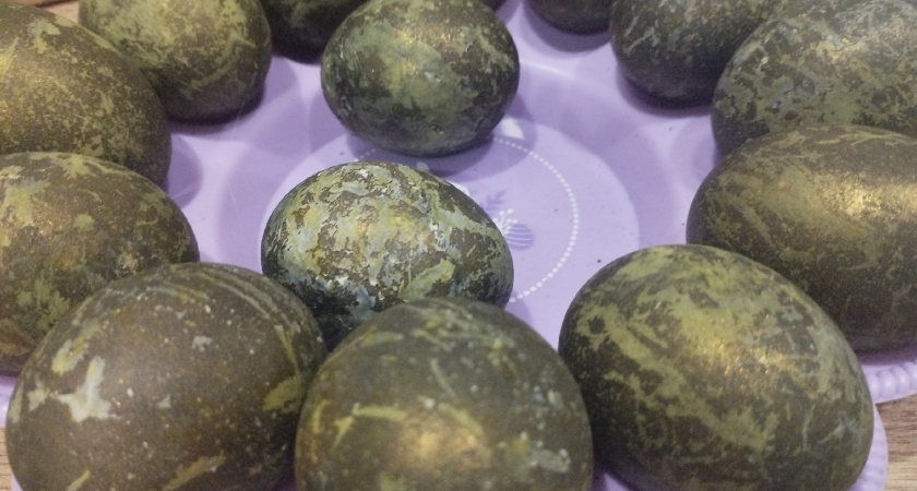 Крашу пасхальные яйца только так:  без единой трещины  -  12 проверенных способов натуральными красителями