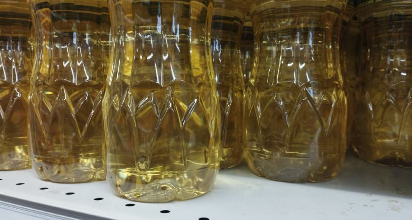 Янтарная жижа в бутылке: Росконтроль назвал марки худшего растительного масла