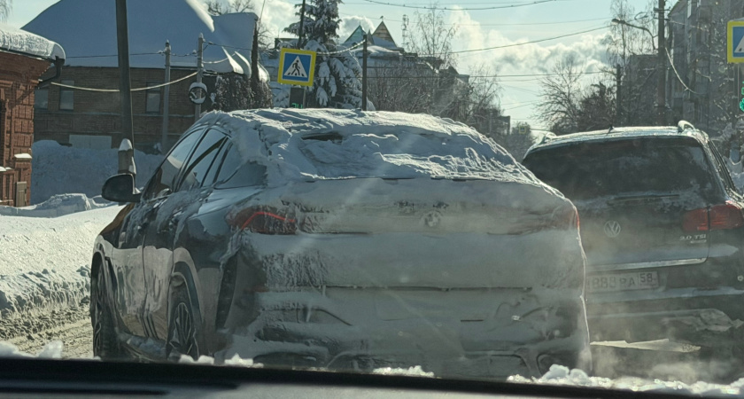 Инспектор остановил за грязный номер - но через 5 минут отпустил: я даже номер не протирать не стал 