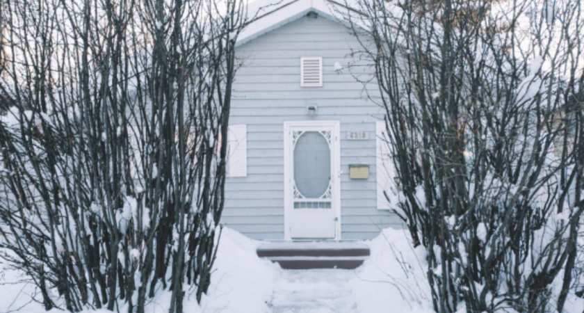 Уже пора: как защитить дачу от таяния снега и не дать весеннему паводку 2026 года уничтожить ваш участок