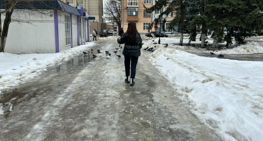 «Ходить опасно»: жители Белинского района жалуются на обледенелые дороги