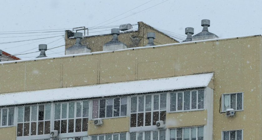 В Ухтинке частично обрушилась крыша дома