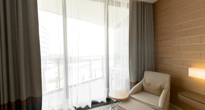 Окна как из девяностых: 5 видов тюля, которые безнадёжно устарели и дешевят весь интерьер  вот чем их заменить