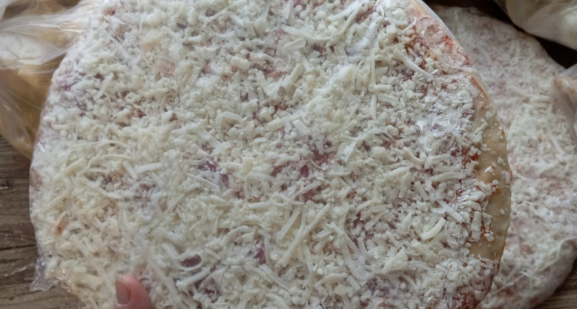 Купили пиццы из Ермолино: Студенческую и Курицу с песто что нашли в составе и стоит ли их брать