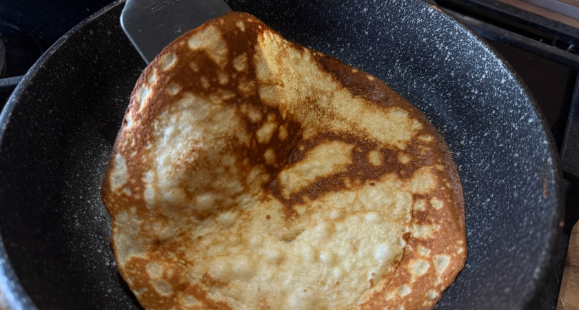 На этой сковороде из Чижика блины не рвутся и не пригорают: всего 599 рублей -первый блин не комом 