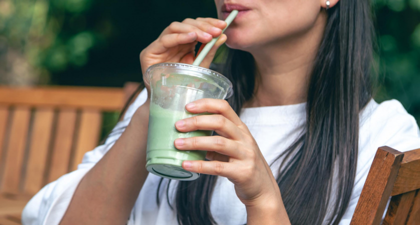 Избавьтесь от этих 7 привычек как можно скорее: они незаметно отбирают здоровье и молодость