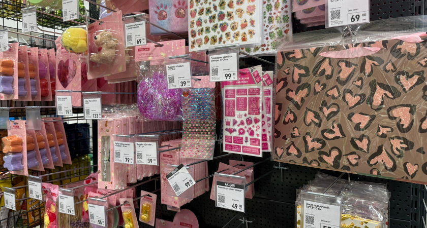 В Фикс Прайсе уже расставляют подарки к 23 февраля и 8 марта: вазочки по 250 руб, кружки с посланиями по 116 руб - что присмотрела себе  