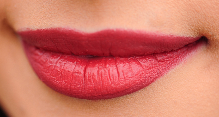 Филлеры больше не в моде: почему губы начали уменьшать, а скулы "сдувать" - этот тренд доходит до нас