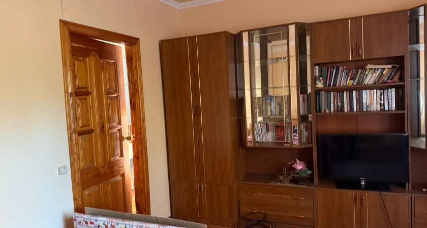 Шкафы больше не в моде: комоды и буфеты из квартир бабушек скупают для трендового интерьера - но не все, а только такие