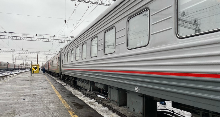 Только достала колбасу, а их дочка её уже съела!: два дня в поезде делили купе с "весёлой семейкой" - и вот чему меня это научило 