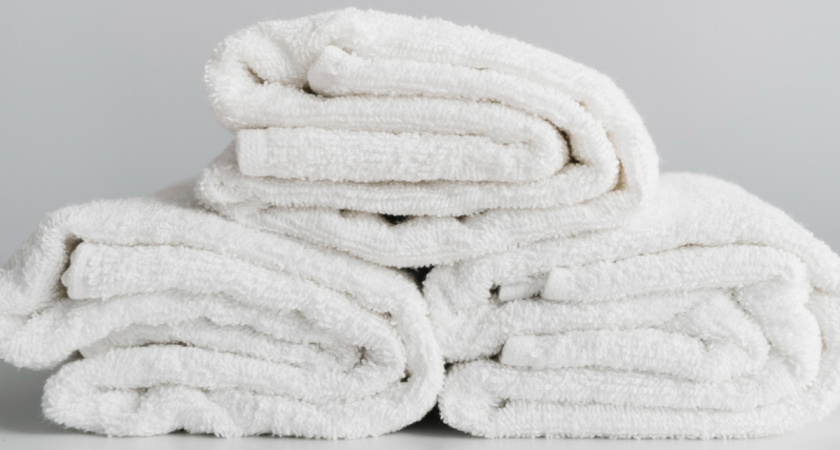 Махровые полотенца мягкие как пух и выглядят как новые: запомните простой трюк с содой и уксусом